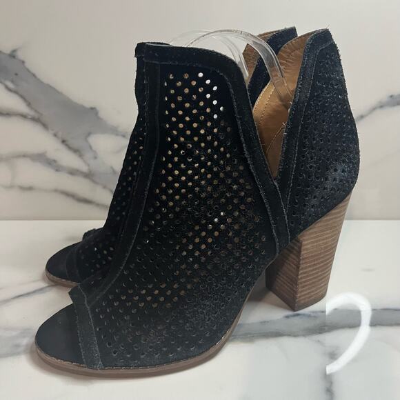 Lucky Brand | Black Perforated Leather Block Heel Peep Toe Larise Bootie Sz 9 - Picture 4 of 8